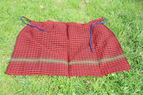 Tablier Traditionnel Bulgare Vintage – Tissé Main – Taille 64x46 Cm – Multicolore Motif Géométrique – Occasion