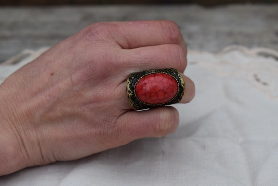 Vintage brassy ring - Ring with red stone - Old r… - image 1