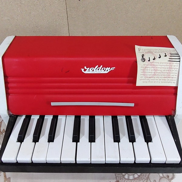 Juguete de piano vintage "Golden" hecho en RDA - Piano de cola retro para niños - Juguete musical para madera y plástico - Muebles de casa de muñecas ideales - Coleccionable