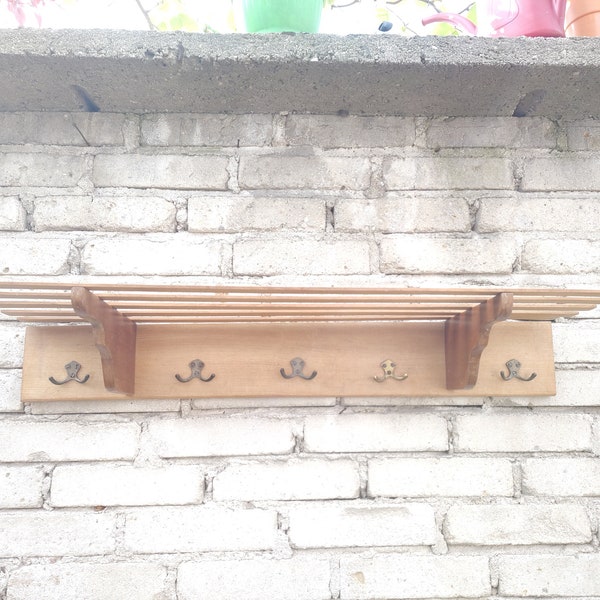 Vintage coat rack with hat shelf - Wooden hat shelf wardrobe - Hanging clothes hanger - Wall hanger & 5 brass hooks - Entrance hall - Office