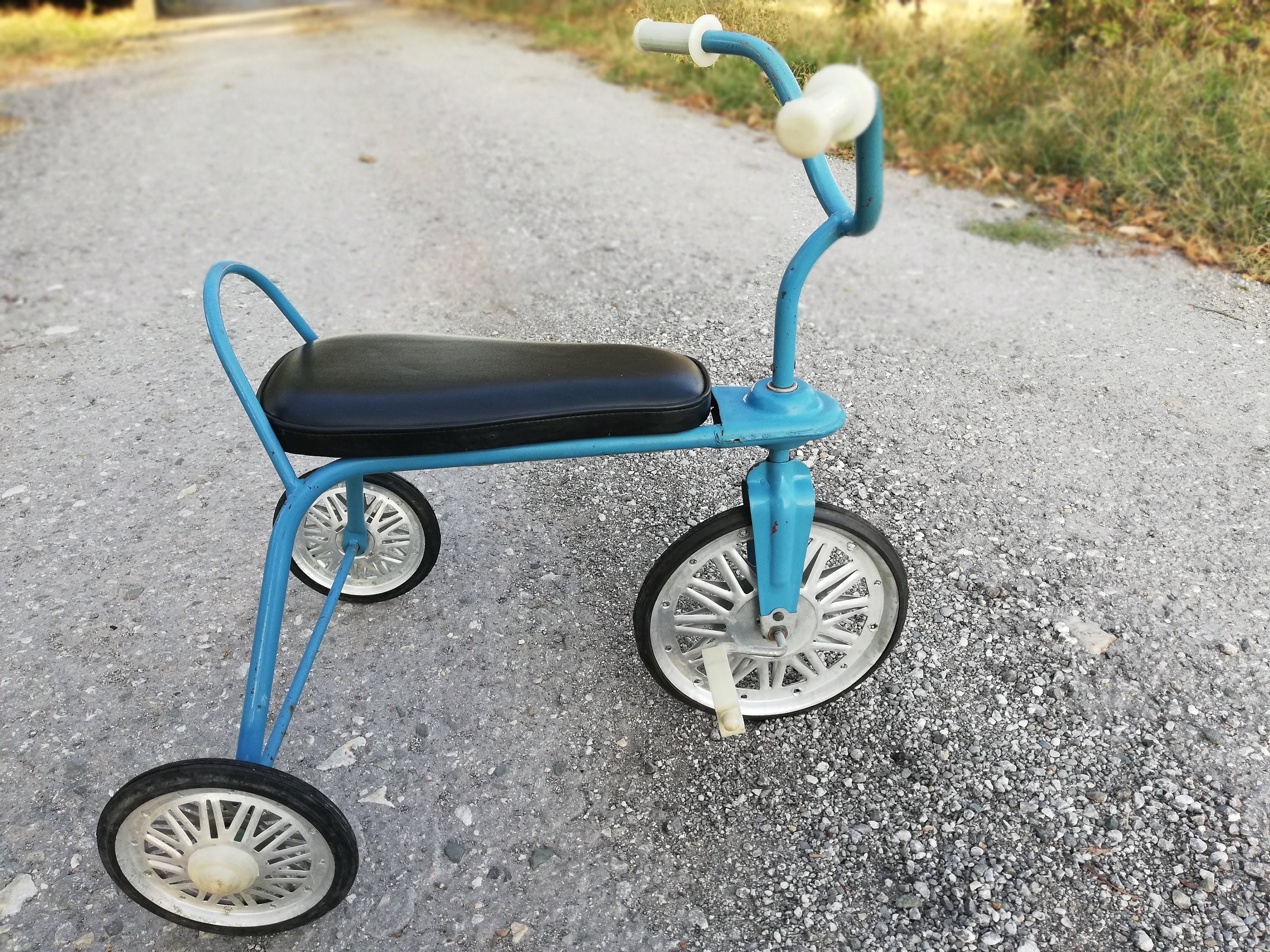 ヴィンテージ子供用三輪車：1960年代の金属製自転車、レトロな子供用