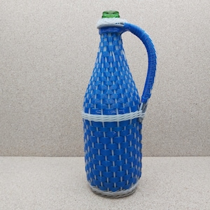 Vintage 1.5 L knitted glass bottle - Hand plastic wrapped bottle - Wicker jug with handle - Traditional demijohn - Wine bottle - Woven vase