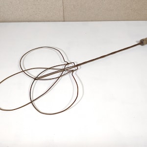 Vintage Rug Beater - Wood Handle Metal Wire Tool Handheld Carpet Dust  Cleaning 