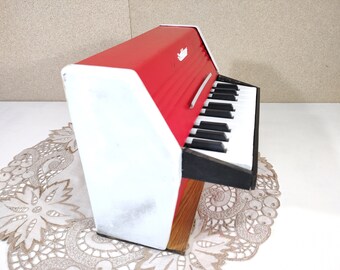 Goldon 2024 toy piano