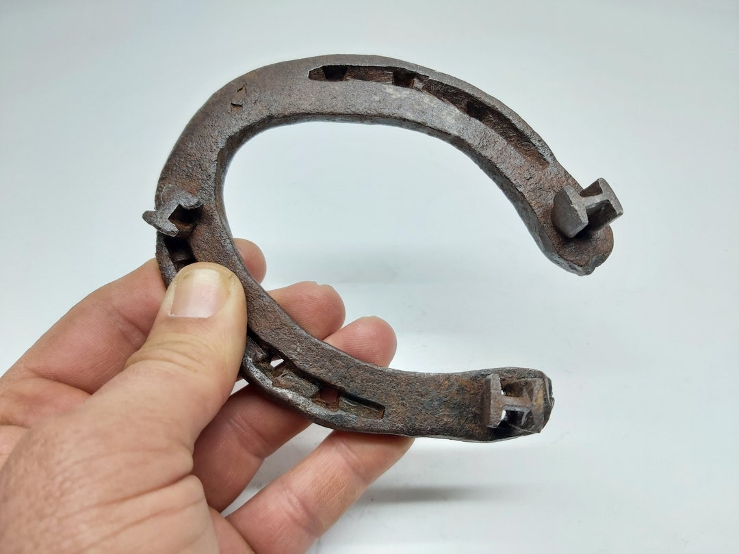 Vintage Rusty Iron Horseshoe: Rustic Good Luck Wall Hanging - Etsy
