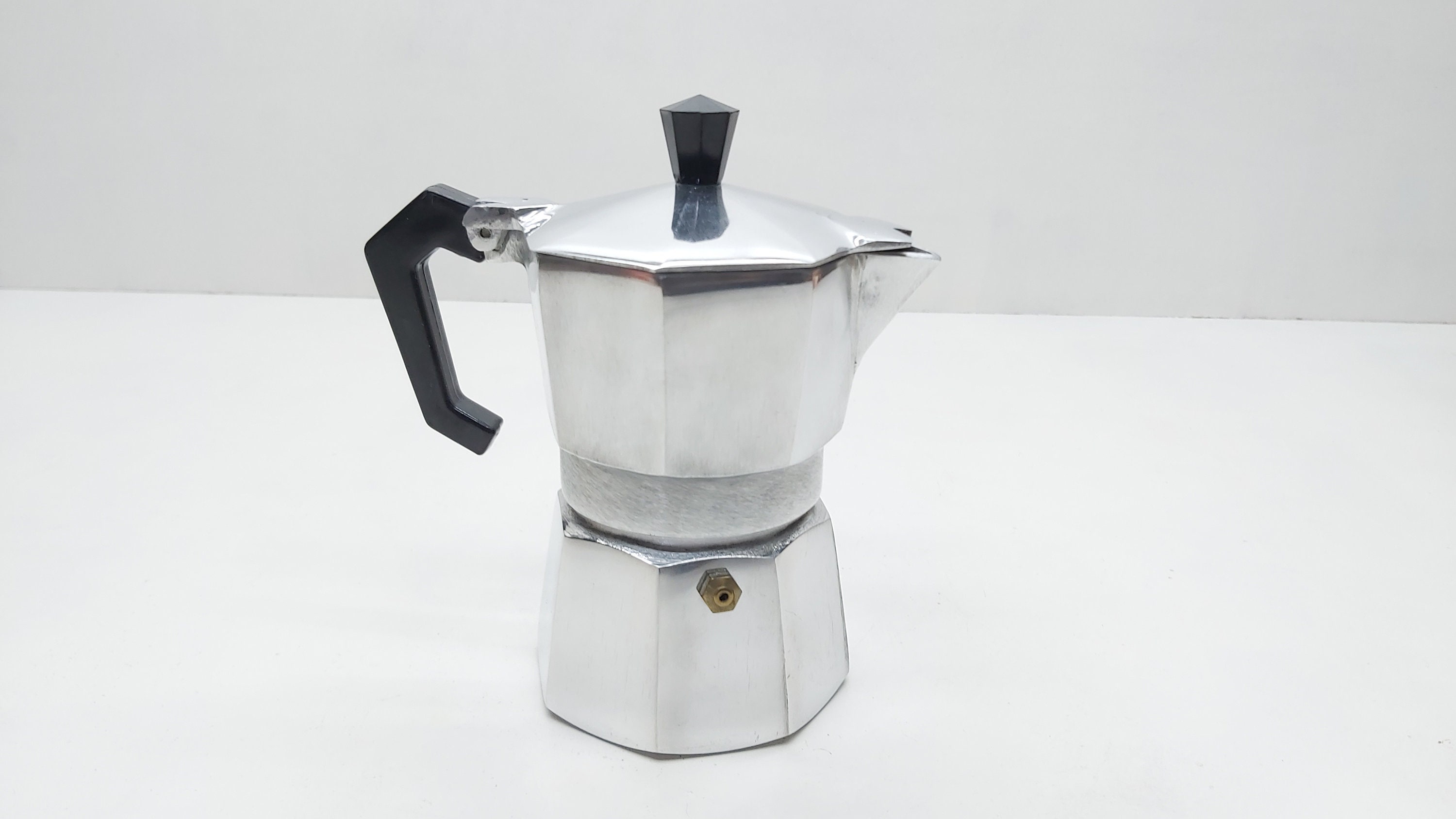 Economy Cuban coffee maker, Aluminum construction . 6 cup