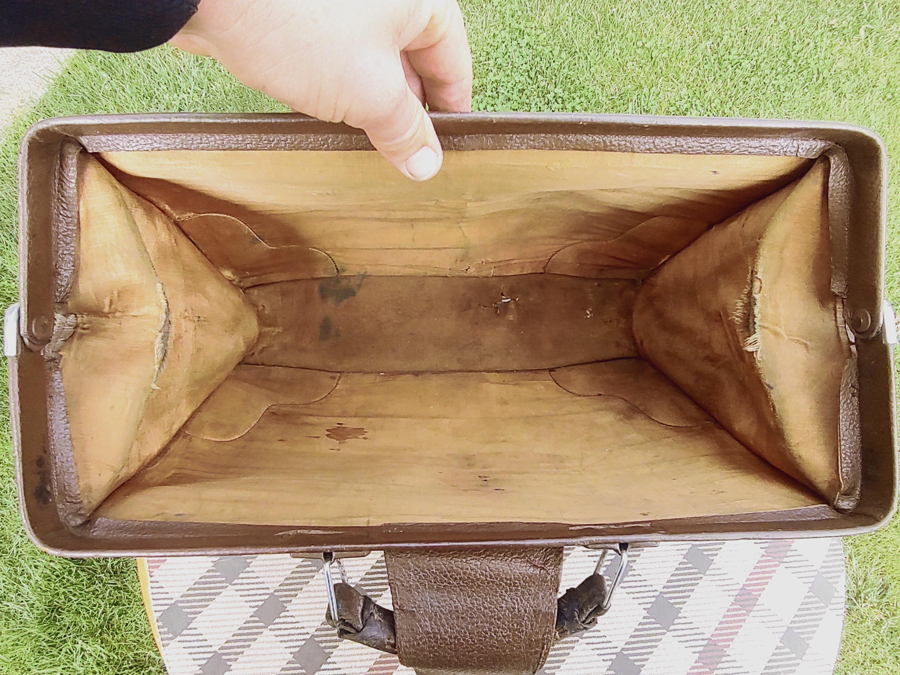 ヴィンテージ風レザードクターバッグ - 1940年代のグラッドストーン