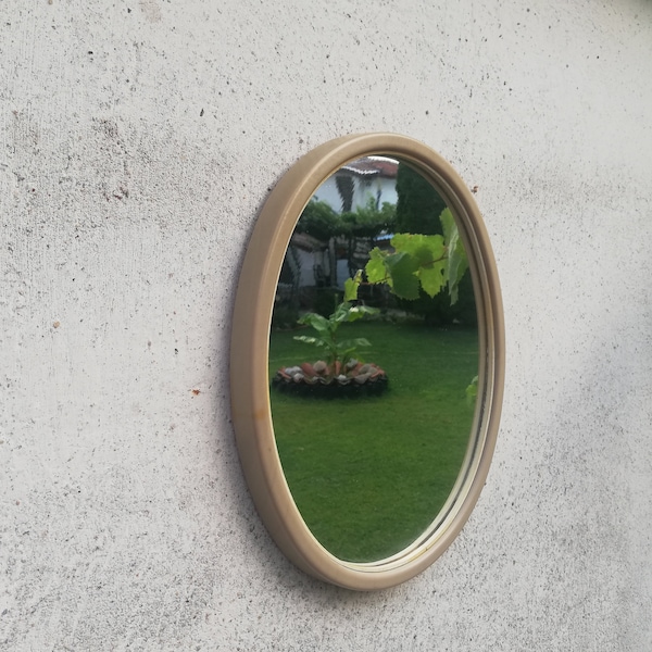 Vintage Oval Wall Mirror: 1980s Retro Plastic Frame