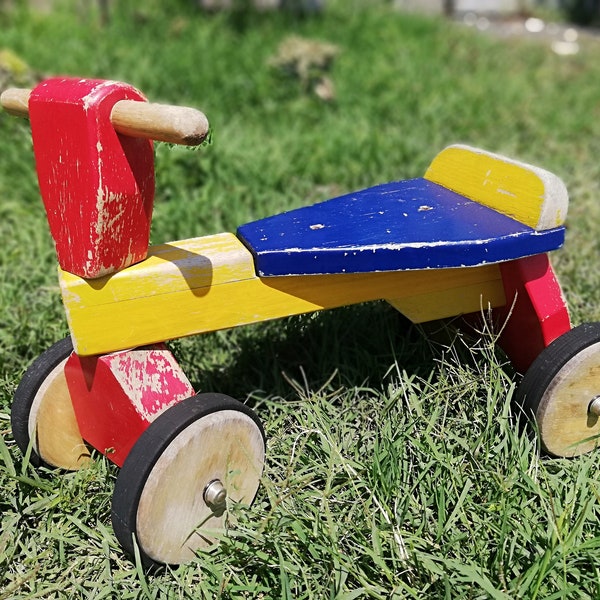 Vintage hand made wood wheel - Children's wooden wheel - Wheel done made around 60s - Children's fun - Outdoor games - Colorful wooden wheel