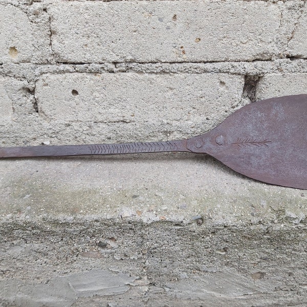 Pizza paddle - Iron rusty old kitchen paddle - Oven bread peel long 17" - Forged fire pit hand tool - Paddle for pancakes - Outdoor bakeware