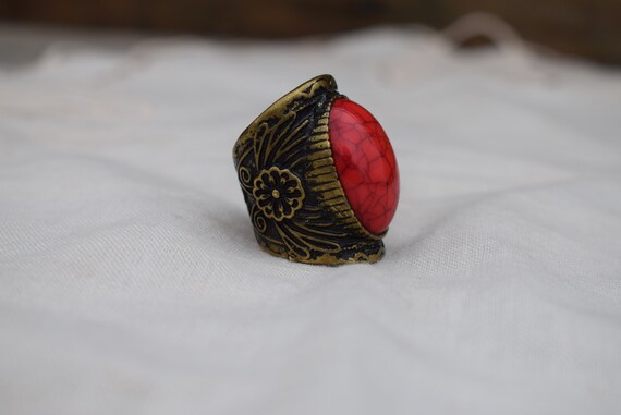 Vintage brassy ring - Ring with red stone - Old r… - image 10