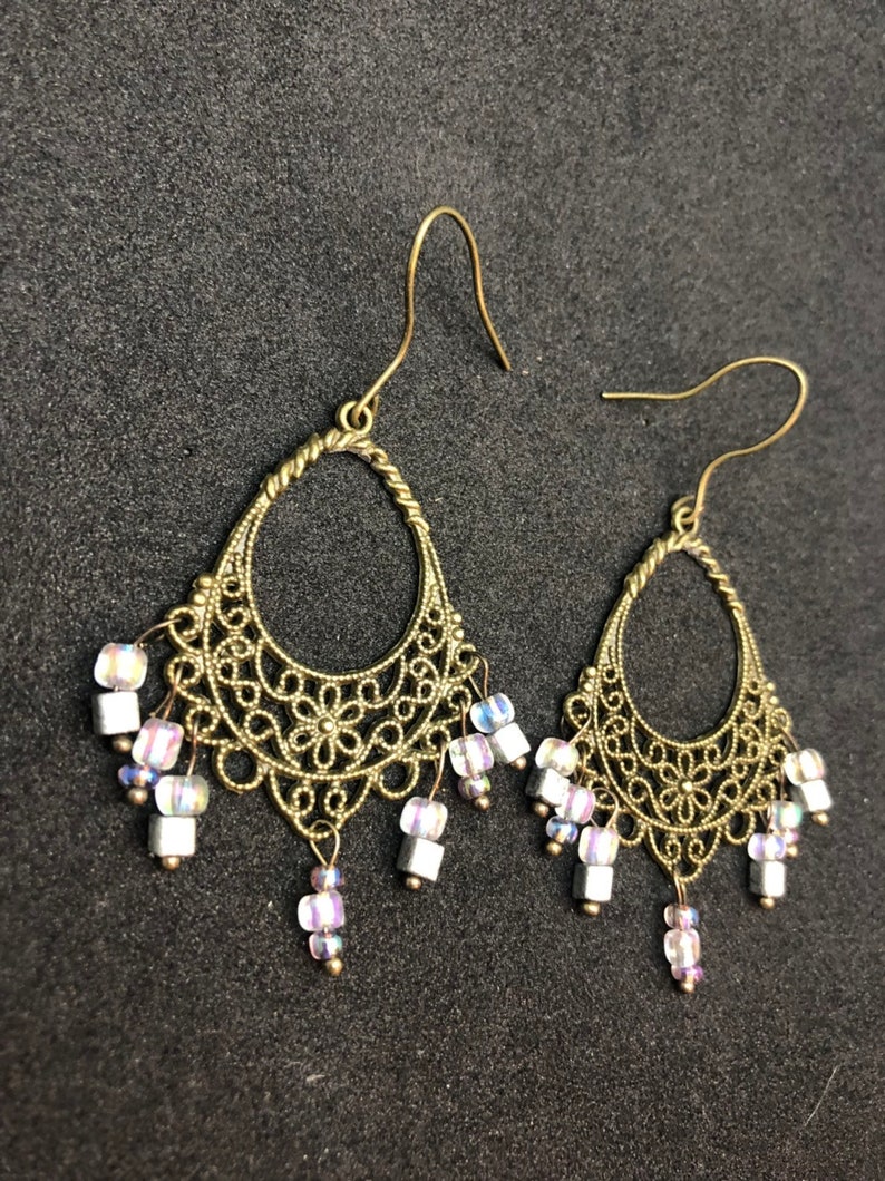 Bronze earrings with grey pearls