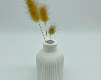 Vase | Wohndeko | Raysin Vase | Relief Vase| zeitlose Wohndeko | Homeaccessoires