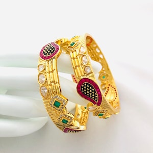 Bracelets jonc rubis émeraude CZ / Créateur Sabyasachi Bracelets traditionnels diamants américains / Bracelets de mariée Kundan Meenakari @AryaFashions