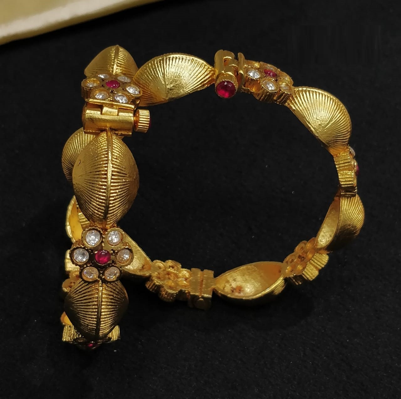 Gold shop gajra bangles