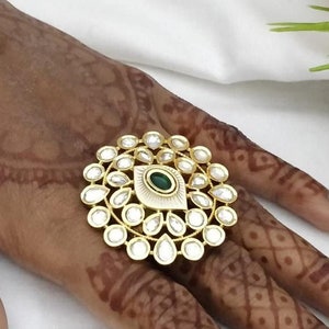 Pacchi Kundan Emerald Ring / Indian Wedding Jadau Ring / Pakistani Ring/ Vintage Bridal Ring / White Kundan Polki Ring/ Kundan Finger Ring