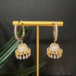 Goldener CZ Jhumka / 22 Karat vergoldet / Zirkonia Jhumka / Bollywood Jhumka Ohrringe / Brautjungfer Jhumka / Goldene Hochzeit Jhumka
