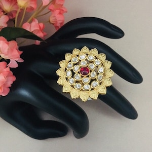 Bague Meenakari Kundan ivoire / bague fantaisie / bijoux de mariée Kundan / bague Sabyasachi Kundan / bague Meenakari ivoire / bague Meenakari Kundan Jadau