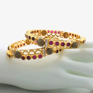 Kundan Black Meenakari bangles with Ruby Stones / Matte Gold Rajwadi Bangles/ Indian wedding Jewelry Bangles/ Kemp Stones Bangles Size 2.6