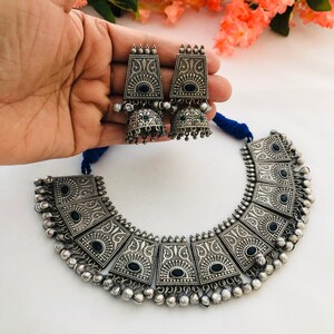 Tribal verklaring ketting/Indiase sieraden/Indiase tribale ketting/blauwe ketting/dual tone/tweekleurige ketting/Duitse zilveren Boho ketting
