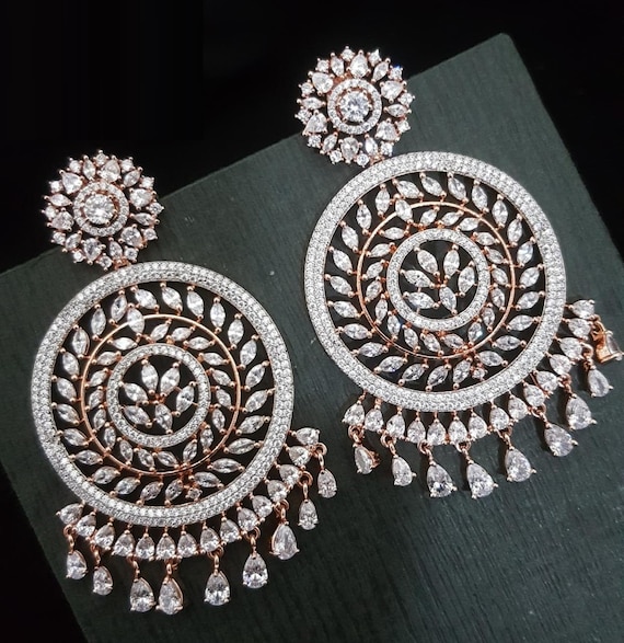 Boucles d'oreilles traditionnelles Kundan et ensemble de pierres par Z