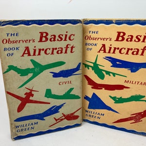 Könnte beinhalten: Zwei Vintage-Buchcover mit dem Titel "The Observer's Basic Aircraft" in roter und blauer Schrift. Die Cover zeigen Illustrationen verschiedener Flugzeuge in Rot, Blau und Grün. Das linke Cover ist mit "Civil" und das rechte Cover mit "Military" beschriftet.