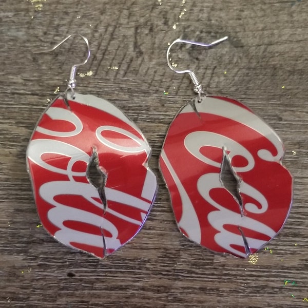 Boucles d’oreilles Coca Cola faites à la main.  Ceux-ci peuvent être personnalisés.