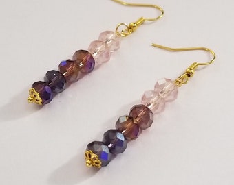 Boucles d'oreilles pendantes violet ombré.