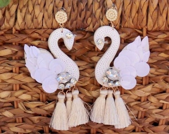買 Olde Castle Arts ~ Small White Swan Earrings ~ Bird Charm & Oval Glass Pearl 
