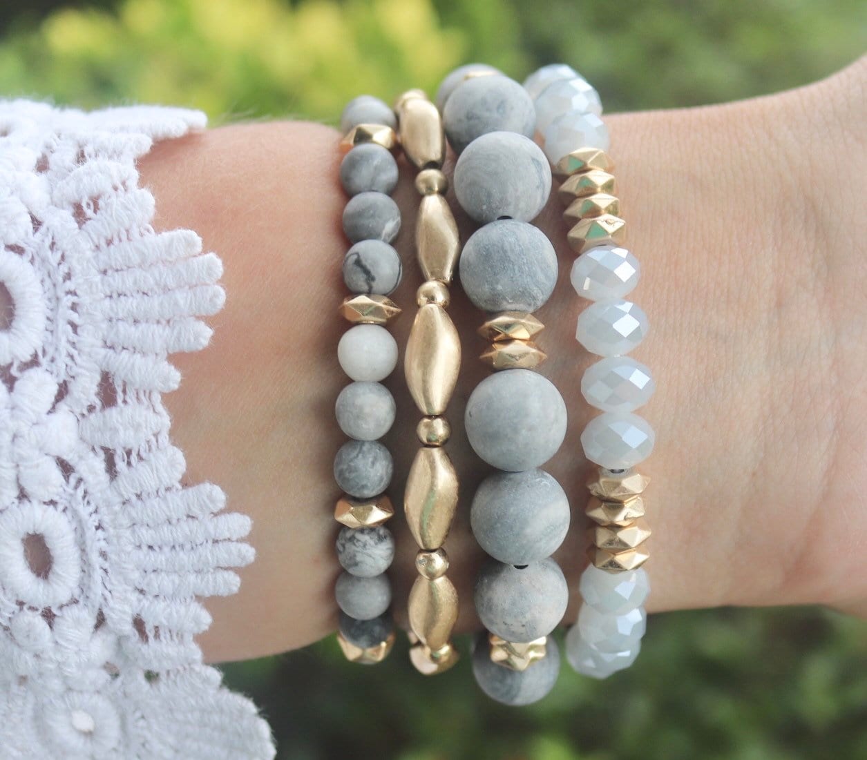 Set De 3 Bracelets élastiques IKITA Paris - Perles En Verre Carrées Style Bohème - Couleurs Bleu, Gris, Opale - Fabriqué En France/Guadeloupe