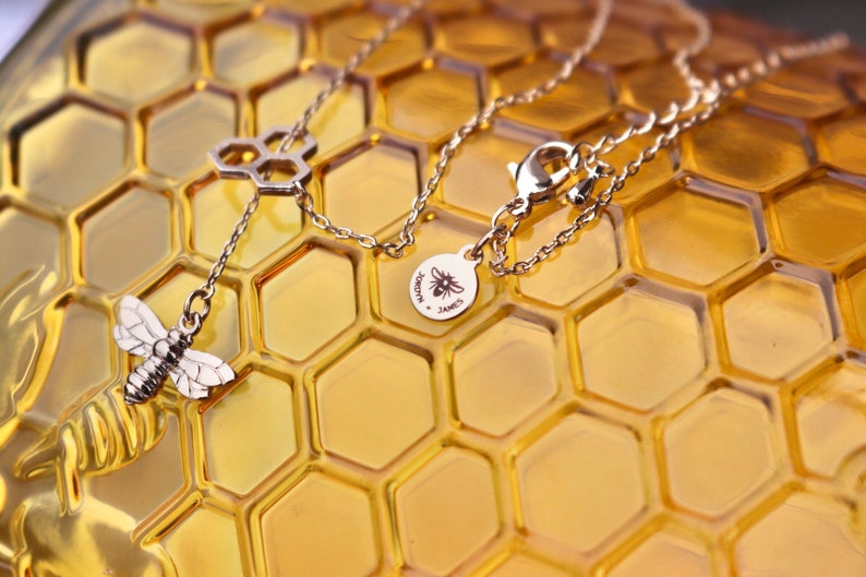 Bee Necklace Laser Engraved Charm Hexagon Bee Hive Dainty Gold Dipped Necklaces Jewelry Gifts for Her Queen Bee Beyonc\u00e9 Trend