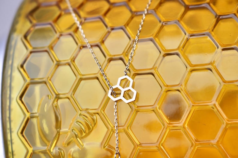 Bee Necklace Laser Engraved Charm Hexagon Bee Hive Dainty Gold Dipped Necklaces Jewelry Gifts for Her Queen Bee Beyonc\u00e9 Trend