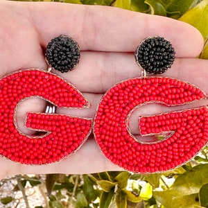 Brincos Georgia G Letter / Dawgs / Joias de vestuário para dia de jogo / Estádio / Espírito de equipe UGA / Conta de semente / Poste redondo / Presentes para ela / Bulldogs