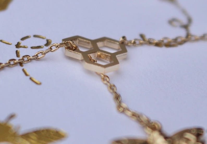 Bee Necklace Laser Engraved Charm Hexagon Bee Hive Dainty Gold Dipped Necklaces Jewelry Gifts for Her Queen Bee Beyonc\u00e9 Trend