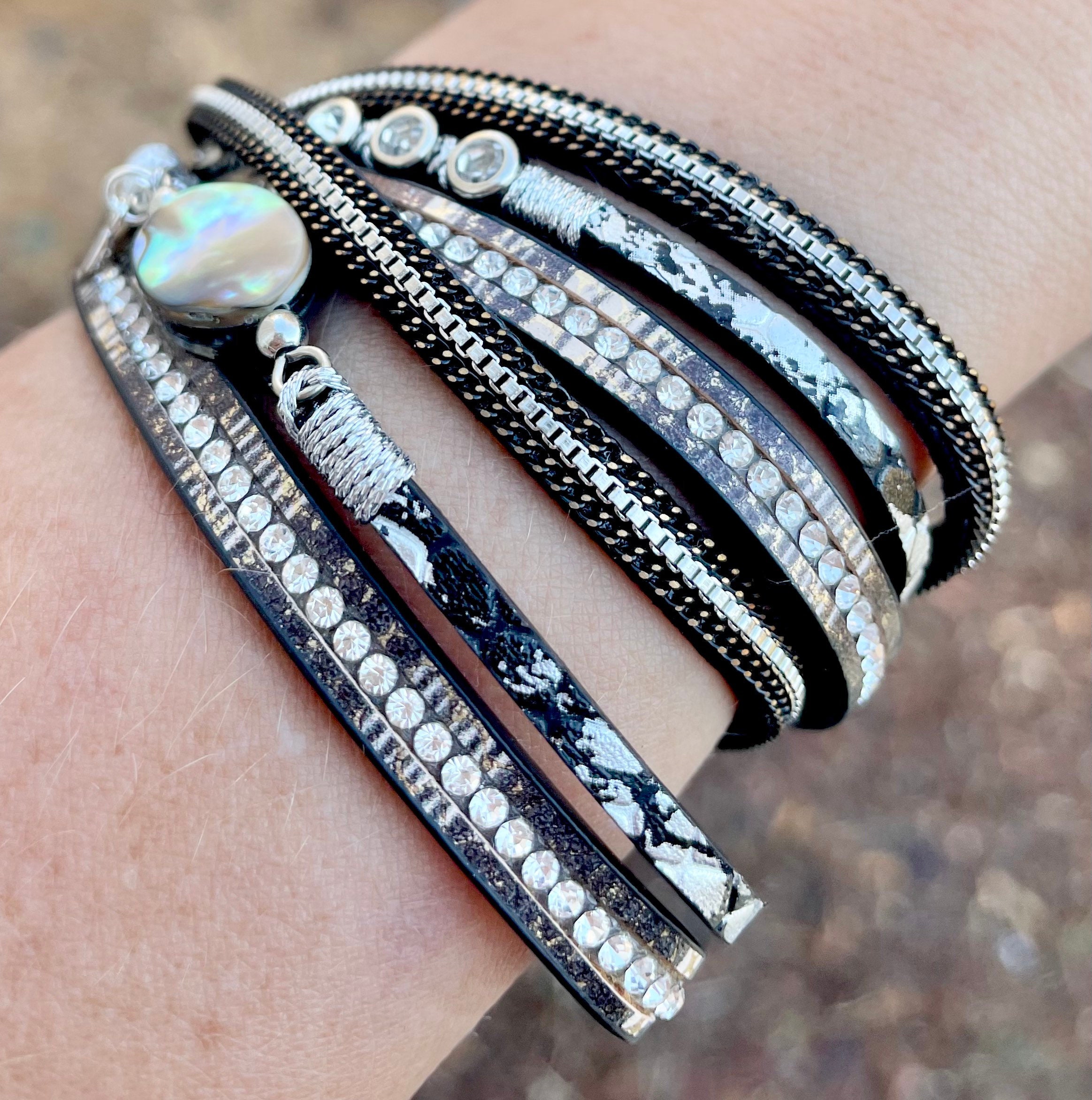 Mother of Pearl Magnetic Bracelet / Black Multi Strand