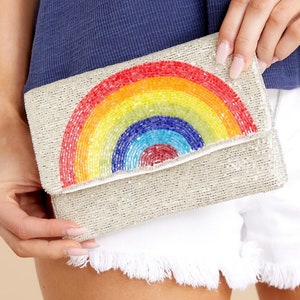 Monedero de embrague con cuentas arco iris / Orgullo gay / Cierre rápido / Correa de hombro de cadena de plata / Cuentas de semillas / Regalo único / Cierre de solapa de bolsillo interior