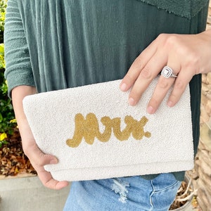 Beaded Mrs Clutch Purse / Bride Wifey / Snap Closure / Chain Shoulder Strap / Seed Beads / Wedding Gift / Unique Bachelorette Gift / Wedding