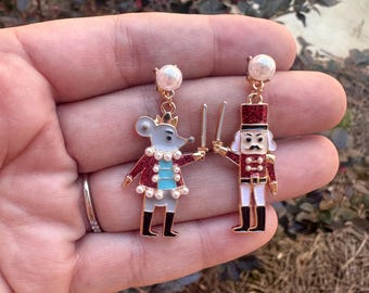 Boucles d'oreilles casse-noisettes / Bijoux de Noël / Boucles d'oreilles tendance / Roi des souris / Rose rouge / Bas de Noël / Cadeaux pour elle / Casse-noisettes