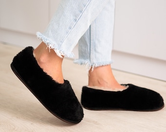 Wool-Blend Sheepskin House Slippers: Cozy Comfort for Home, Genuine Sheepskin Lining, Stylish & Warm Indoor Footwear