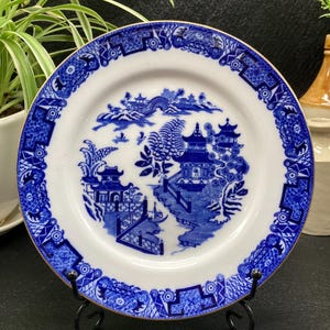 Exquisite 1912 Royal Worcester Blue Willow 8" Plate, Made in England, Beautiful Blue, Excellent Condition.