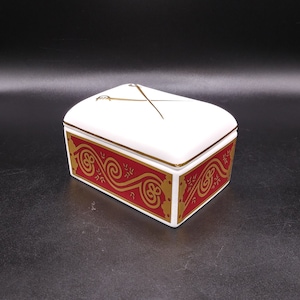 English Bone China Tower of London Souvenir Trinket Box/ Jewelry Box, Late 1900&#39;s