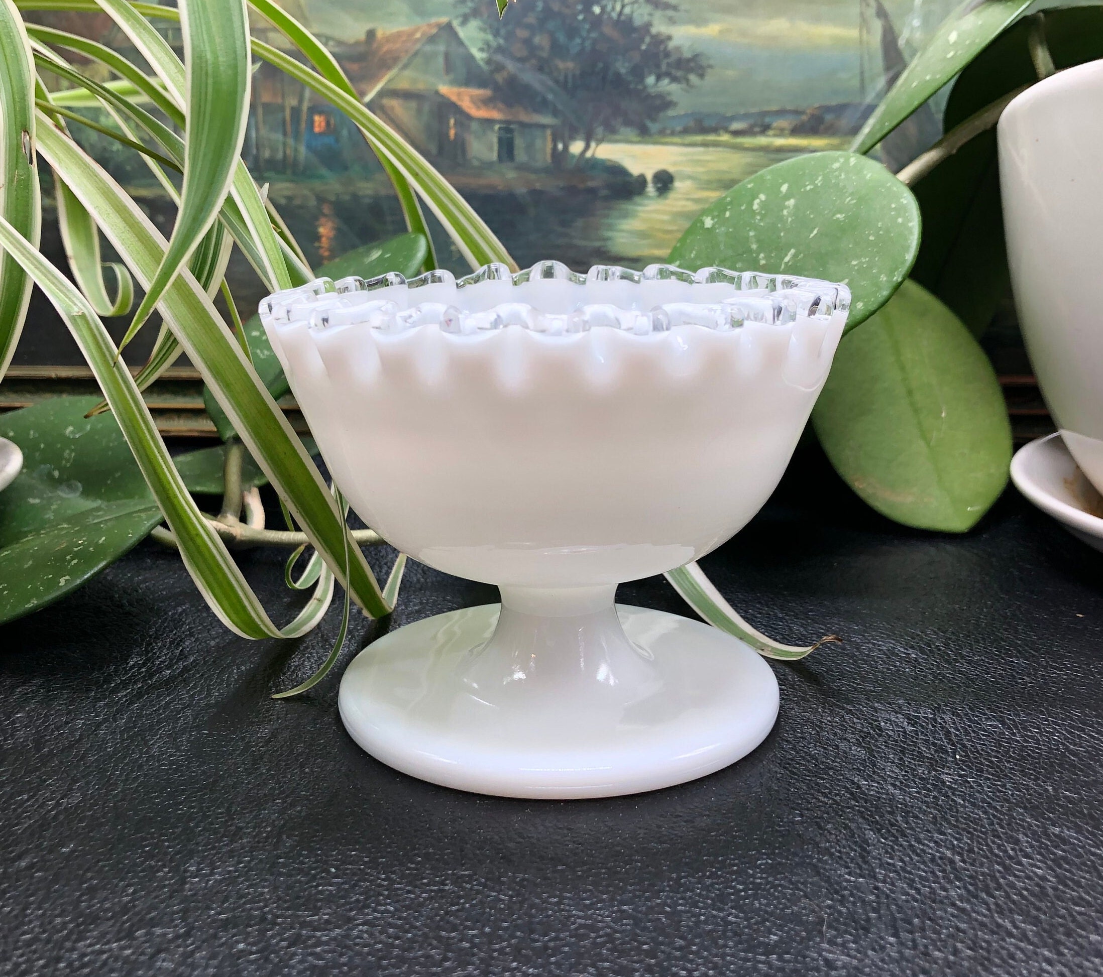 フェントン ミルクグラス フリルエッジボウル ホワイト　コインドット フェントン ミルクグラス フリルエッジボウル ホワイト コイン