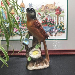 Vintage Hand Painted Ceramic Robin Figurine: Japan, 1950s