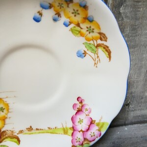 Vintage Royal Albert Teacup and Saucer: Hand-Painted Floral China, 1920s bild 9