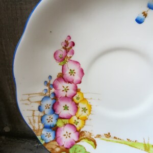 Vintage Royal Albert Teacup and Saucer: Hand-Painted Floral China, 1920s bild 8