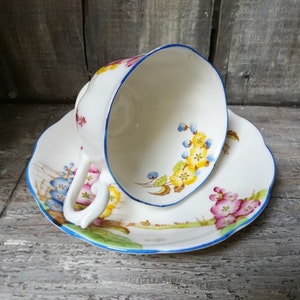 Vintage Royal Albert Teacup and Saucer: Hand-Painted Floral China, 1920s bild 6