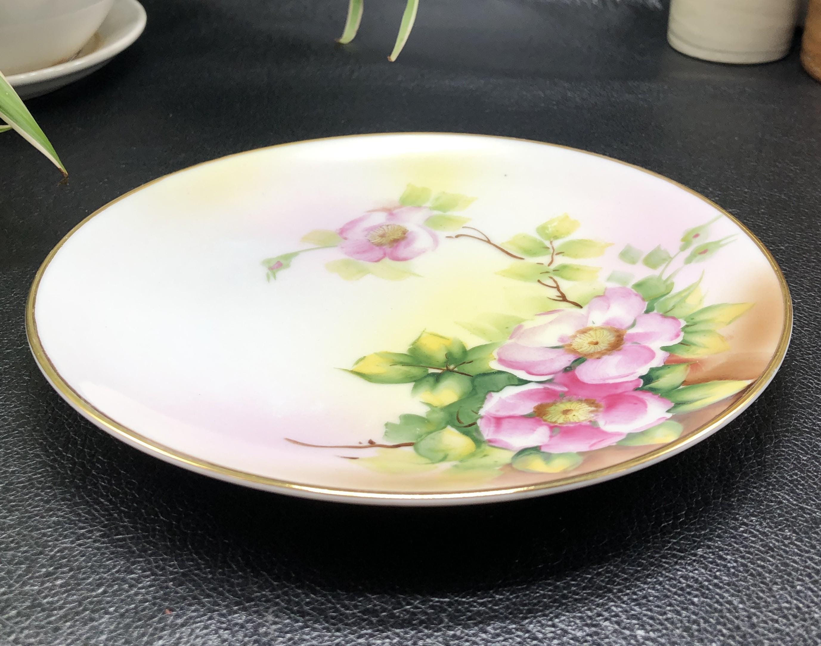 NIPPON Hand Painted 飾り皿 薔薇柄 金彩 プレート Antique Nippon Wild Rose Plate: Hand-painted Gold Trim, C. 1900s