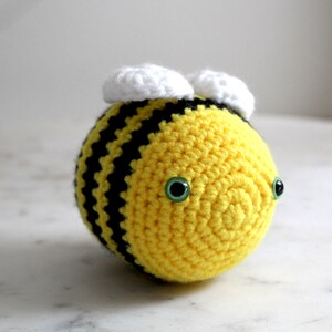 Bumble bee, crochet bee, crocheted bee, amigurumi bee, amigurumi bumble bee, crochet bumble bee, crocheted bumble bee, bee