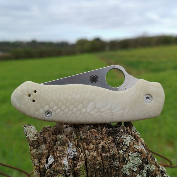 Scales for Spyderco Paramilitary 3 in ivory Juma