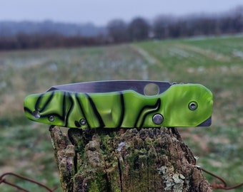Scales for Spyderco smock in  KIRINITE GREEN  (NO knife)